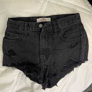 Mid to high rise Hollister Jean shorts